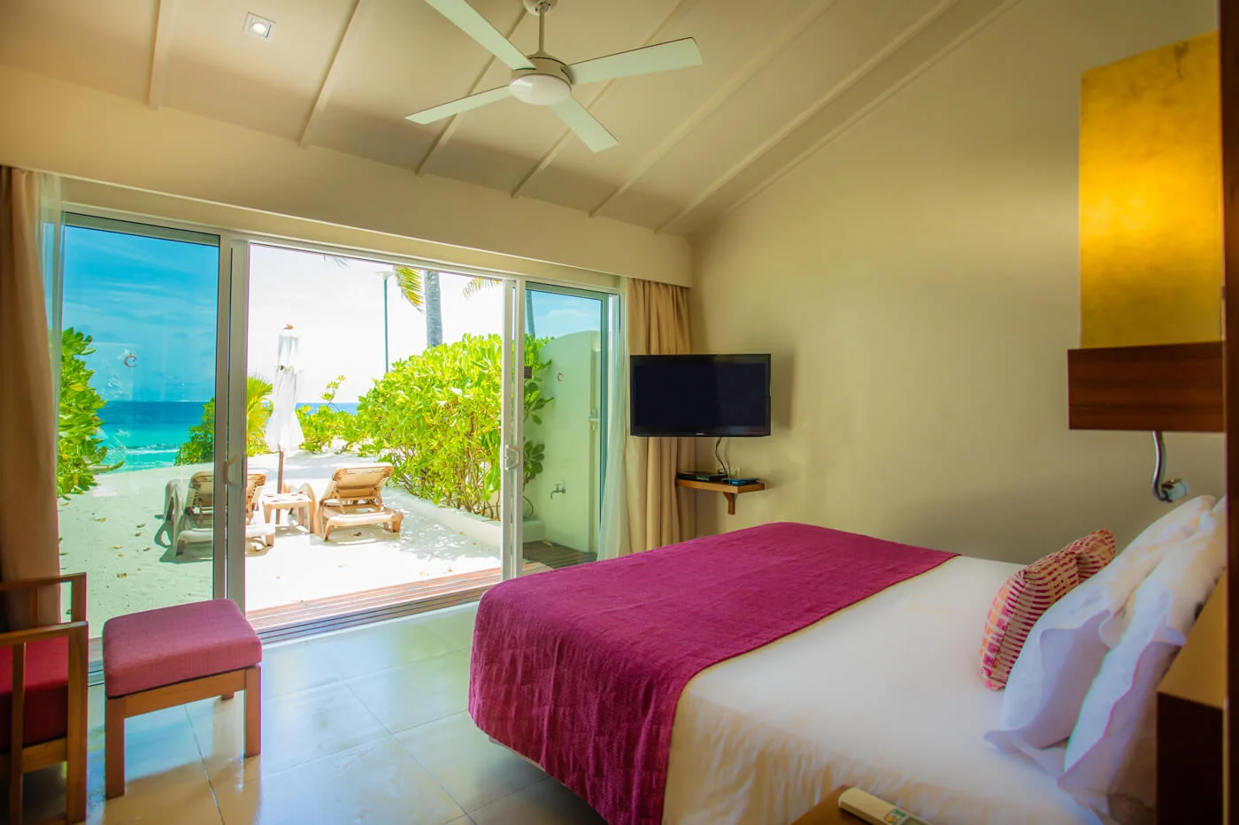 centara-rasfushi -deluxe-ocean-front-beach-villa-room-2